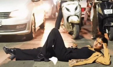 रील बनाने के लिए सड़क पर ‘ड्रामा’! जेब्रा क्रॉसिंग पर लेटी युवती, ट्रैफिक हुआ ब्लॉक