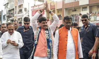 CM Ujjain Visit : भादौ के पहले सोमवार पर निकली बाबा महाकाल की सवारी, हेलीकॉप्टर से पुष्पवर्षा; CM मोहन ने किया पूजन