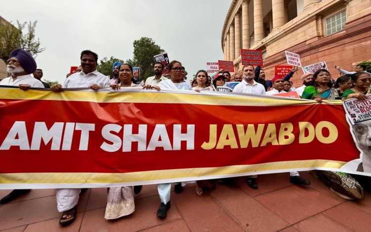 संसद परिसर में विपक्ष का प्रदर्शन: मार्च निकाला, नारेबाजी की, सरकार से जवाब मांगा