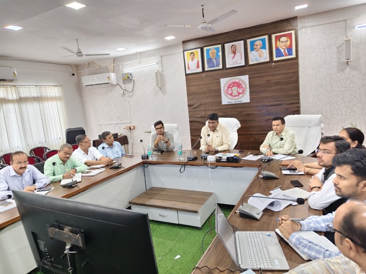 मऊगंज में समय-सीमा बैठक, कलेक्टर ने लंबित शिकायतों पर दिए निर्देश