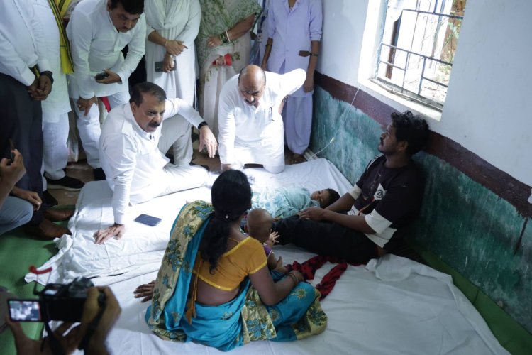 बालाघाट के कुण्डेकसा-बोनदारी पहुंचे कांग्रेस नेता प्रतिपक्ष, महामारी से बच्चों को खोने वाले परिवारों से मिले