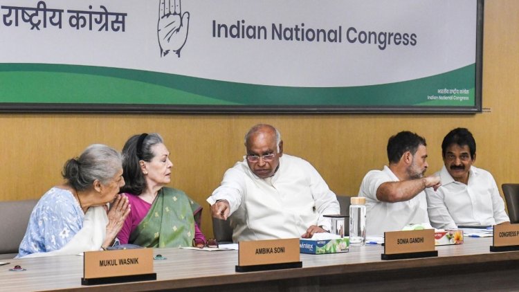 Vande Mataram पर Congress का रुख साफ, सिर्फ दो पैरा गाने का फैसला