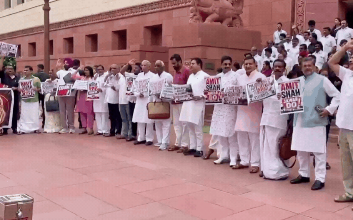 Parliament Monsoon Session: राम मंदिर चढ़ावा चोरी मामले पर हंगामा, लोकसभा 2 बजे तक स्थगित