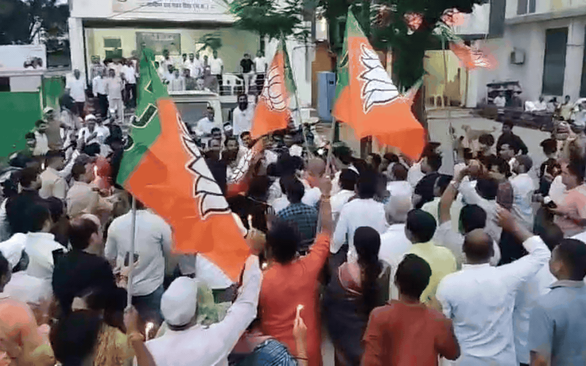 Vande Mataram को लेकर आमने-सामने आए BJP-Congress, पुलिस ने संभाला मोर्चा