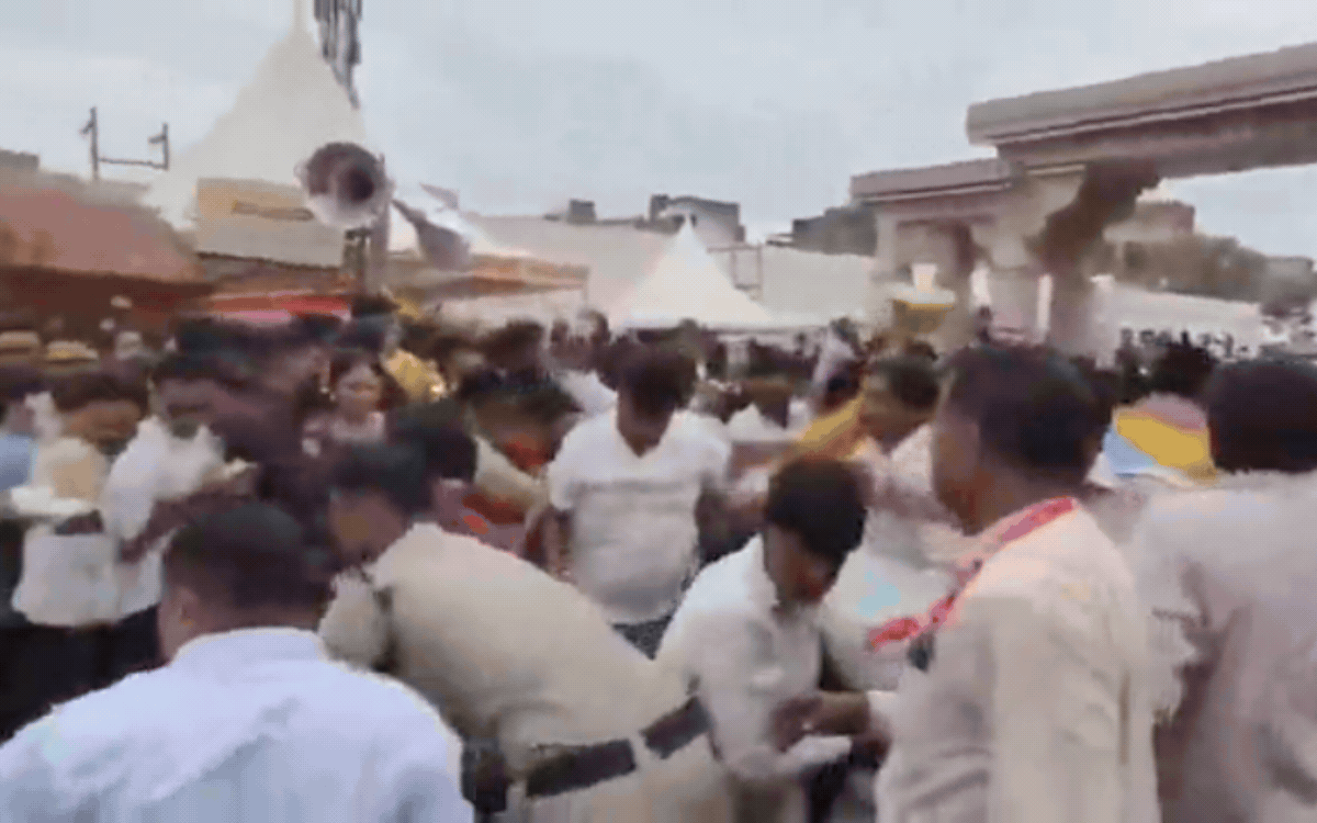 Ujjain: महाकाल परिसर में भगदड़ जैसे हालात? 13 श्रद्धालुओं की तबीयत बिगड़ने की खबर