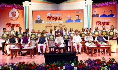 MP Teachers Award : CM डॉ. मोहन यादव ने 33 शिक्षकों को किया सम्मानित, बोले- गुरू वो जो गुरूर मिटाकर गुण निखारे…