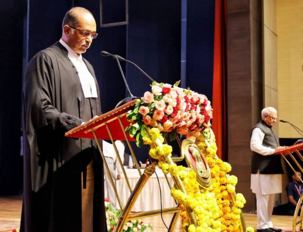 New Chief Justice : मध्य प्रदेश हाईकोर्ट को मिला नया मुख्य न्यायाधीश, जस्टिस अल्पेश यशवंत कोगजे ने ली शपथ