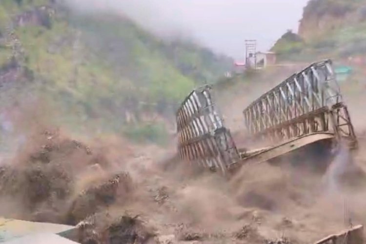घाटियों का संपर्क टूटा