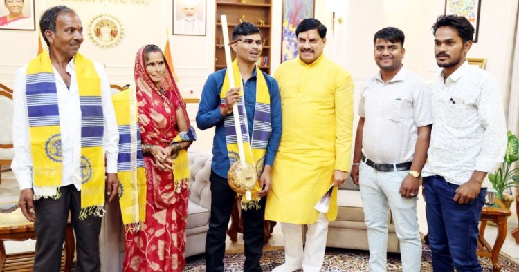 CM meets Sunil Lodhi : सुनील लोधी को मिलेगा मध्य प्रदेश सरकार का प्रोत्साहन, सीएम डॉ. मोहन यादव का ऐलान