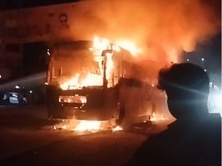 ग्वालियर से भोपाल आ रही बस में भीषण आग 25 यात्रियों ने खिड़की-दरवाजे से कूदकर बचाई जान