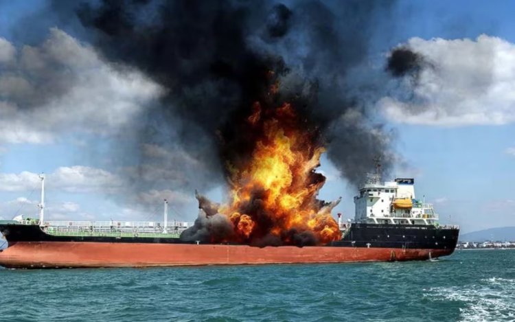 US Attacks Iran : अमेरिका का 5 ईरानी टैंकरों पर हमला, जवाब में ईरान ने जॉर्डन के US बेस पर 20 मिसाइलें दागीं