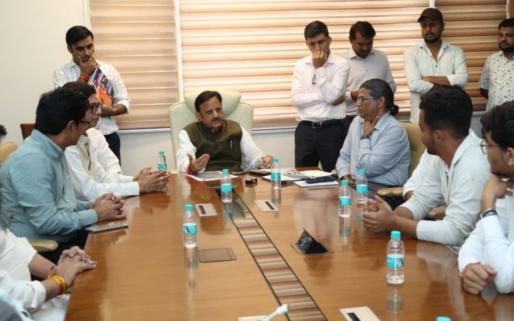 MP के इंटर्न डॉक्टर्स को अब 21,500 स्टाइपेंड : डिप्टी CM से मीटिंग के बाद फैसला, 2 पुलिसकर्मी लाइन अटैच