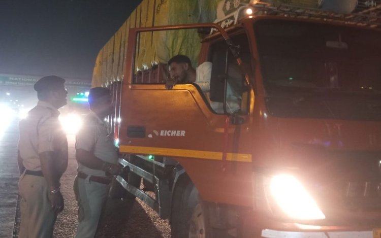Indore Checking Drive : आबकारी विभाग का बड़ा अभियान,40 मामलों में कार्रवाई और 300 लीटर अवैध शराब जब्त
