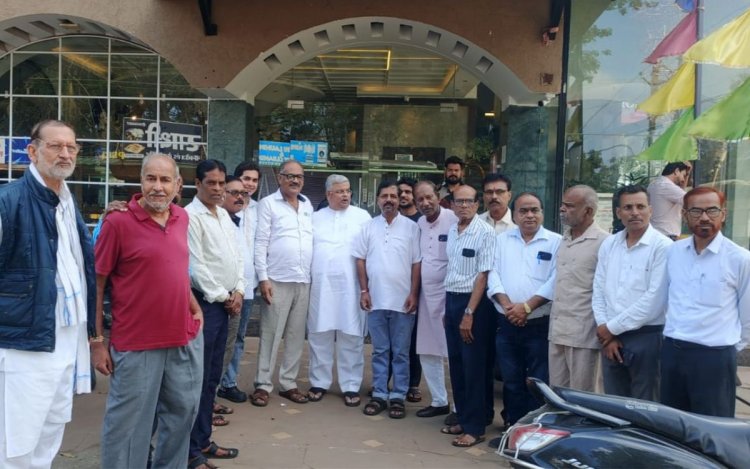 पचमढ़ी पहुंचे कांग्रेस जिला अध्यक्ष शिवाकांत पांडे : छात्रों से किया संवाद , राहुल गांधी के कार्यक्रम से जुड़ने का आह्वान