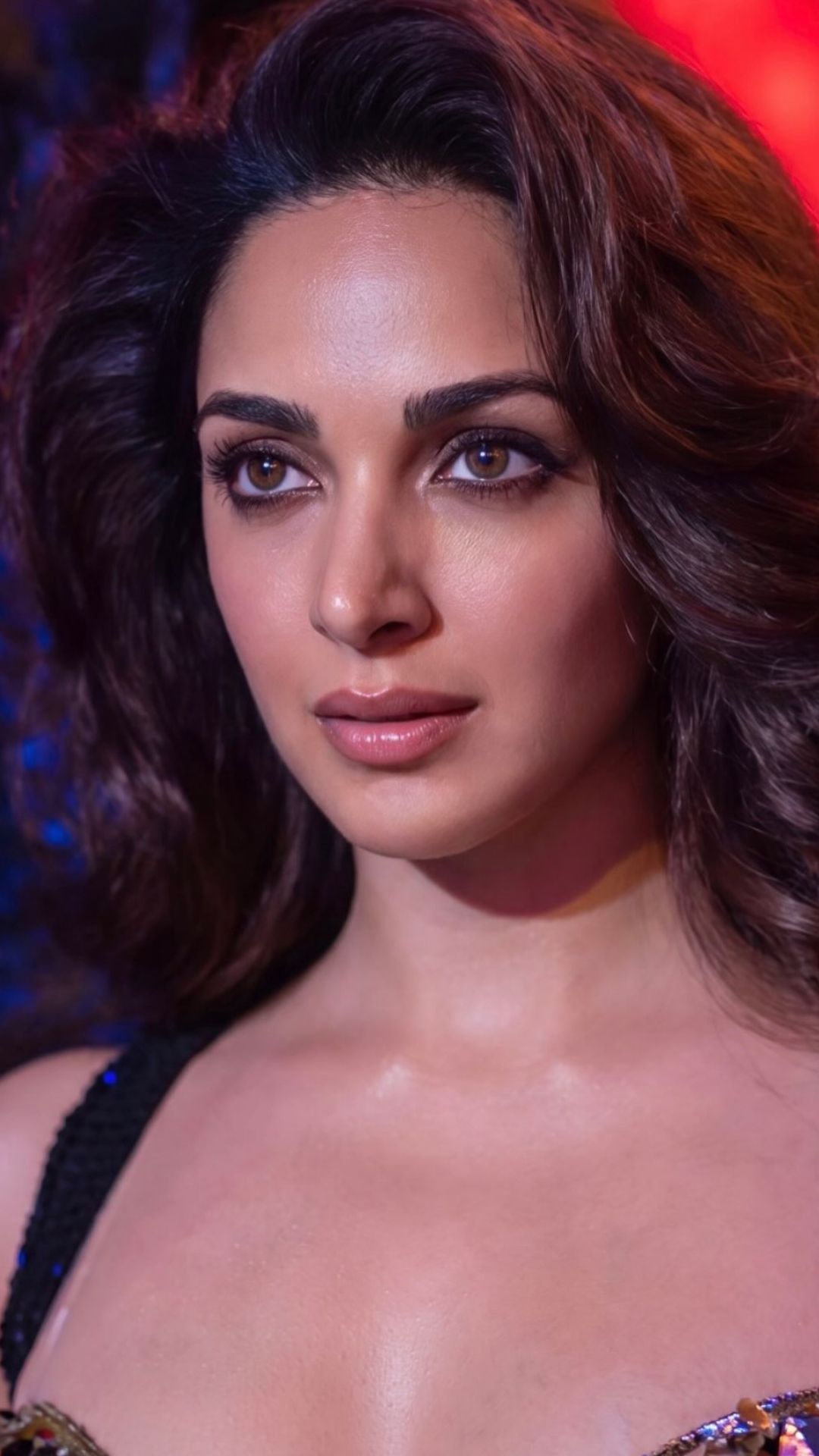 Kiara Advani ने 'Toxic' से शेयर की हॉट तस्वीरें